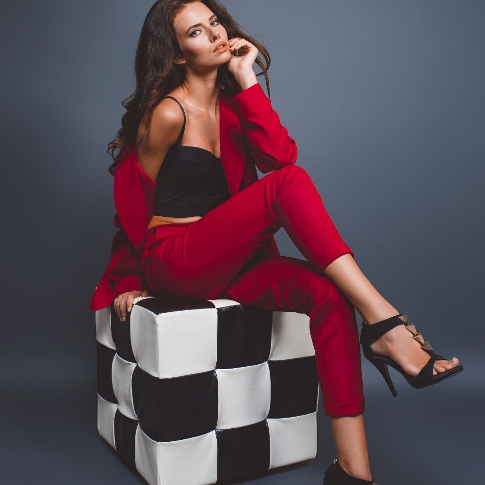 The Hottest Women's Outfits for 2025