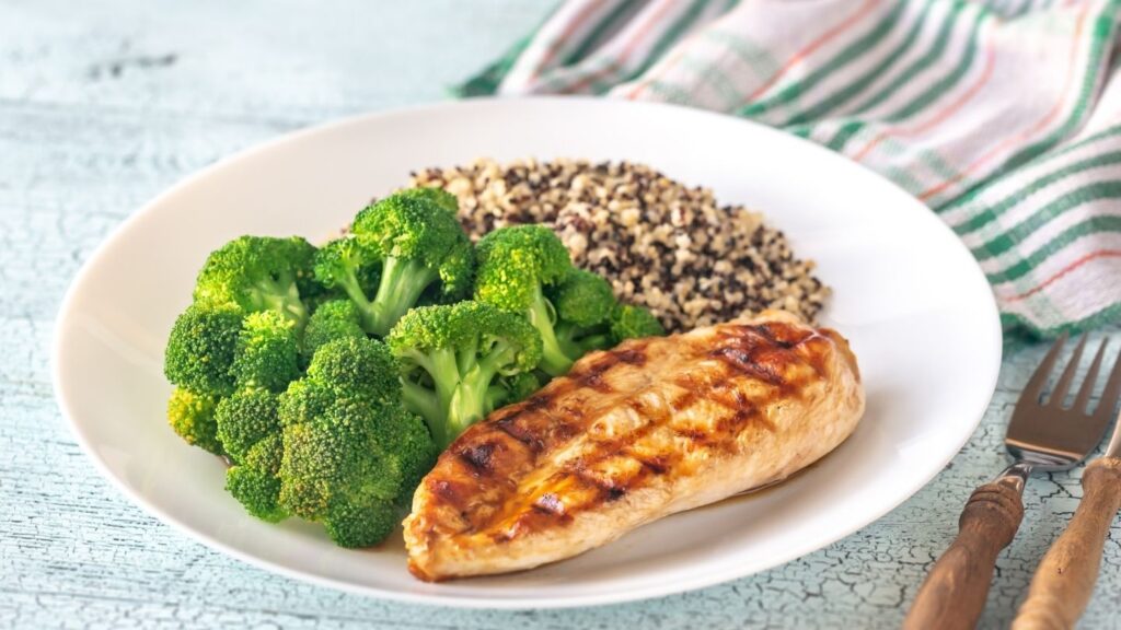 Baked Salmon with Quinoa and Steamed Broccoli