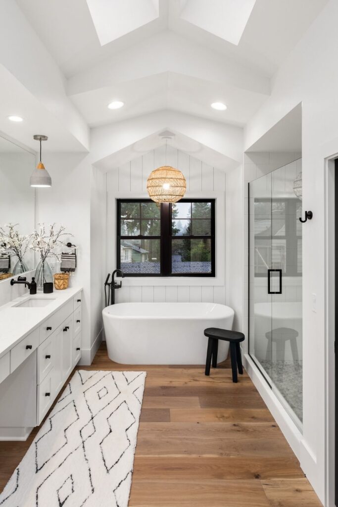 OAK HARD WOOD FLOOR ENCLOSED SHOWER
