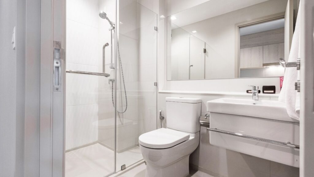WHITE CROME BATHROOM SUITE