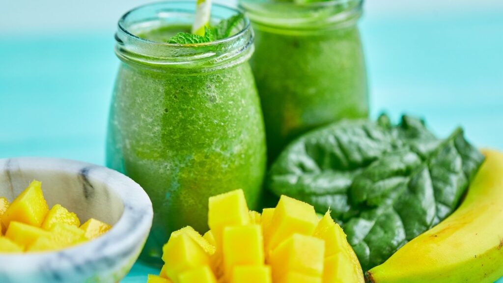 Smoothie with Spinach, Mango, and banana