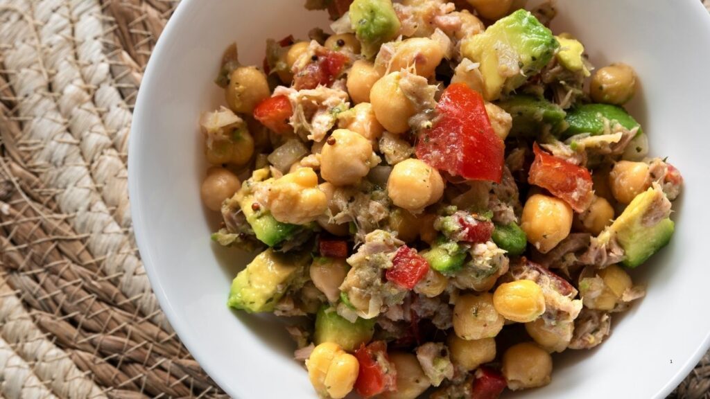 Tuna Salad with Chickpeas and Greens